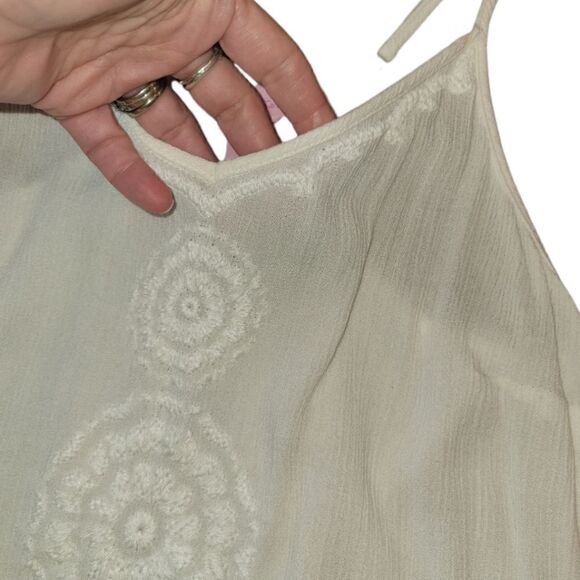 LILLY PULITZER WHITE EMBROIDERED TASSLE CROP TOP SLEEVELESS TOP RESORT XS - Picture 8 of 14